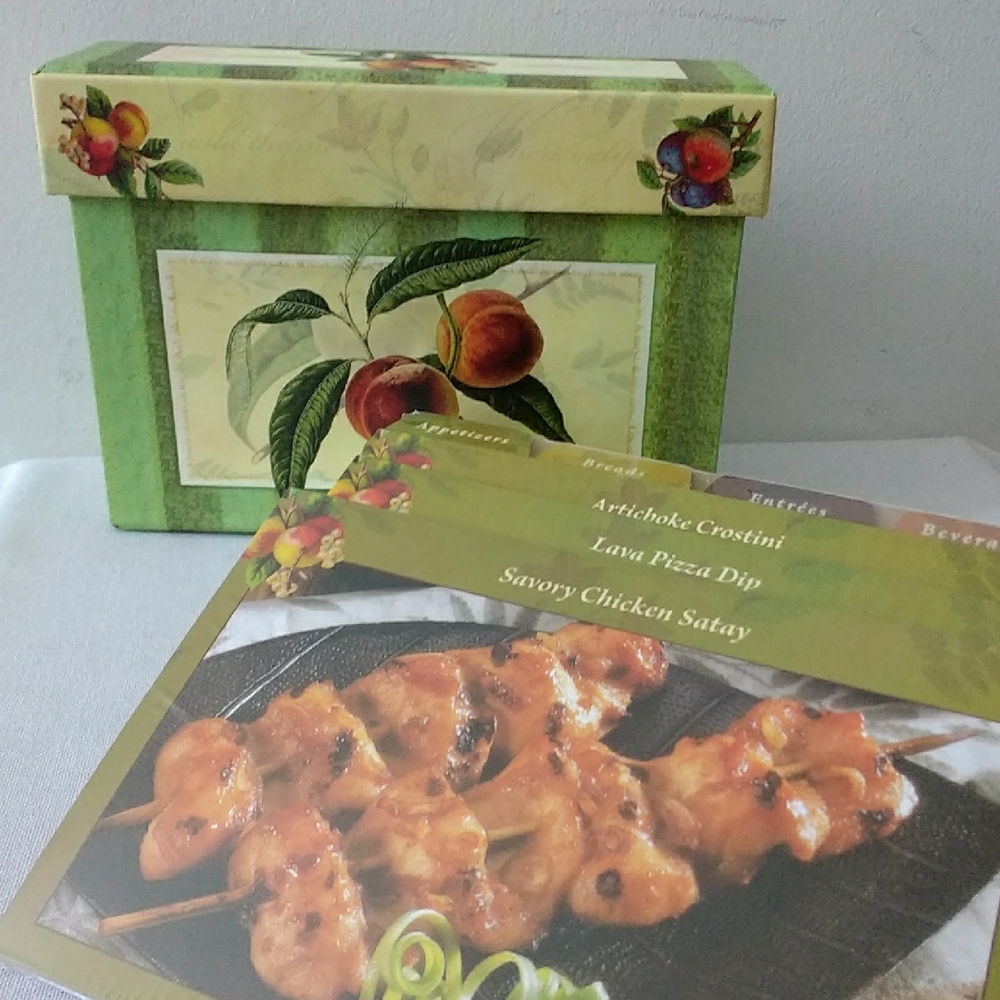 Recipe Box with 95 Recipe Cards